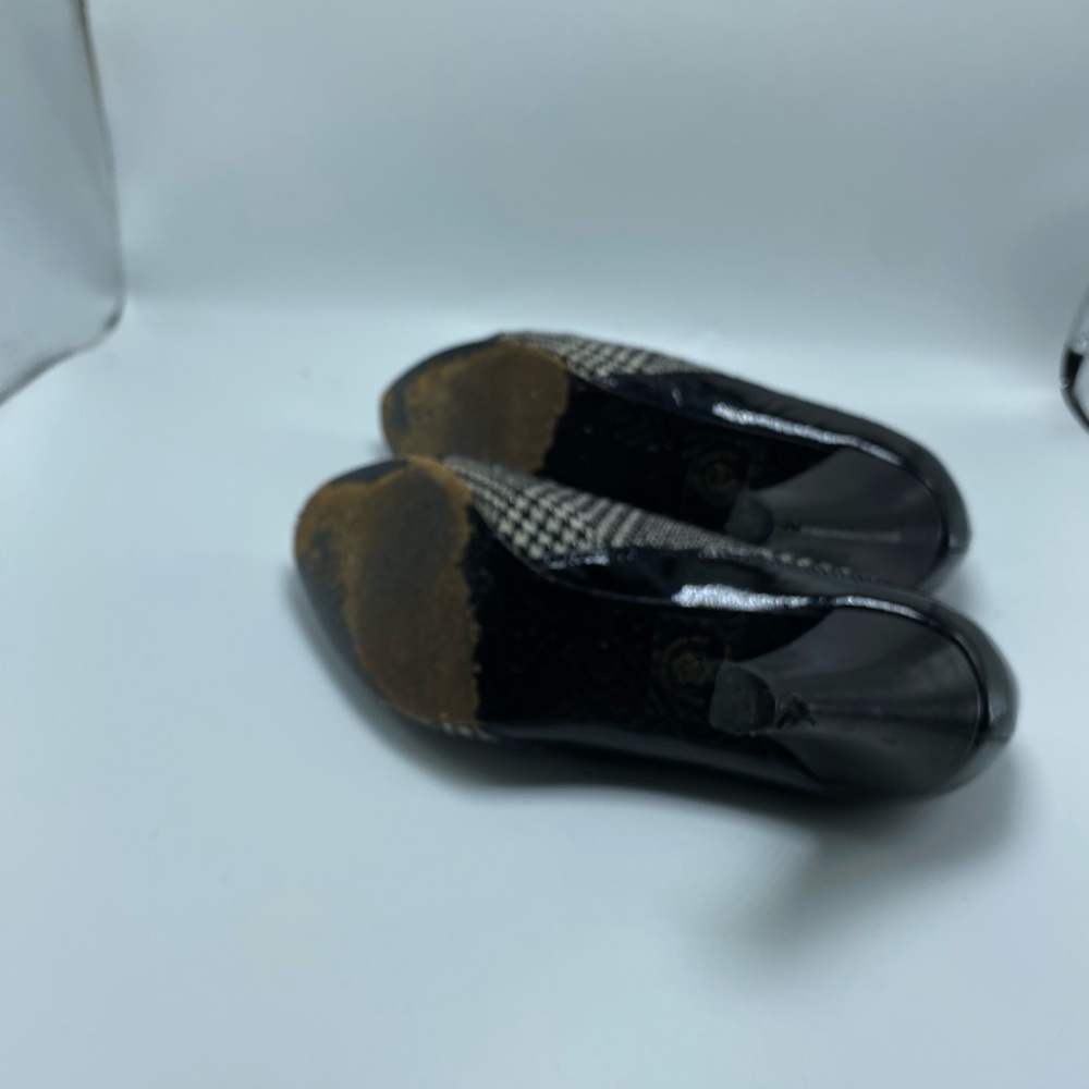 Liz Claiborne Black and White Houndstooth Heels - Picture 5 of 6